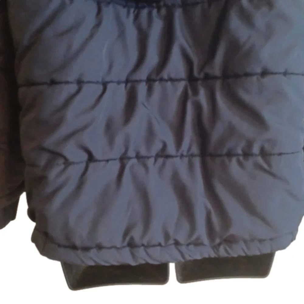 𝅺tommy Hilfiger navy blue jacket. Size 14/ 16 kids size. Warm  winter coat.